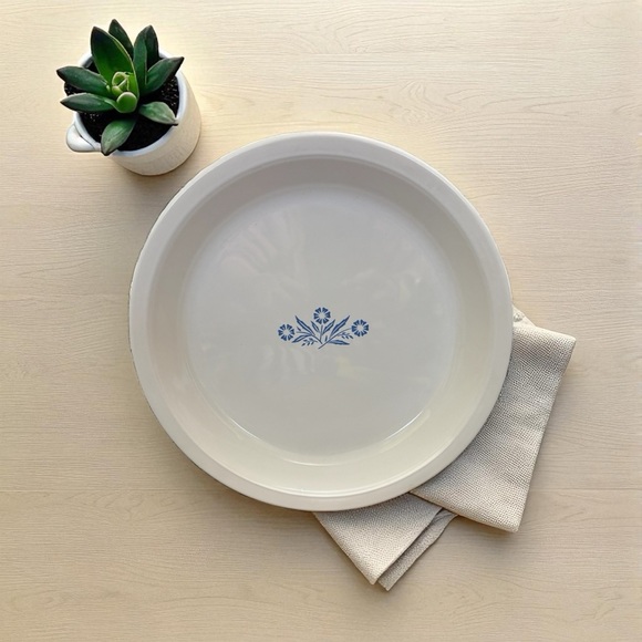 Vintage Corning-Ware 9 inch Pie Plate with Classic Blue Floral Design - Picture 1 of 3